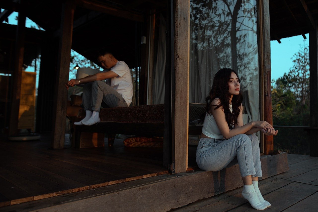 The boy and girl are not talking: Top Ten Dating Red Flags